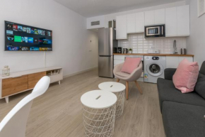 Beachfront 1BR Centre - Las Palmeras